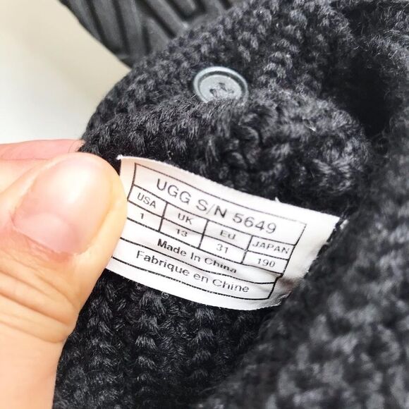UGG Classic Cardy black knit boots EUC size 1 youth - Picture 6 of 7